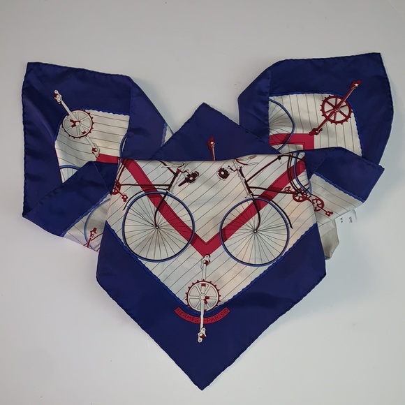 Hermes Accessories - SOLD📍Hermès Vintage Silk Scarf Carre 90